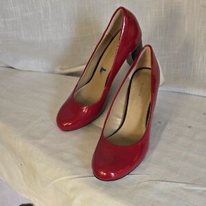 Bandolino Red Patent Leather Heels Size 7.5